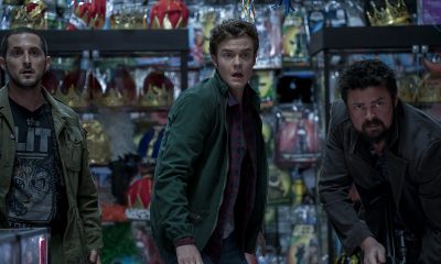 Billy Butcher, Hughie e Frenchie assustados em uma loja em cena do episódio 2 da 2ª temporada de The Boys.