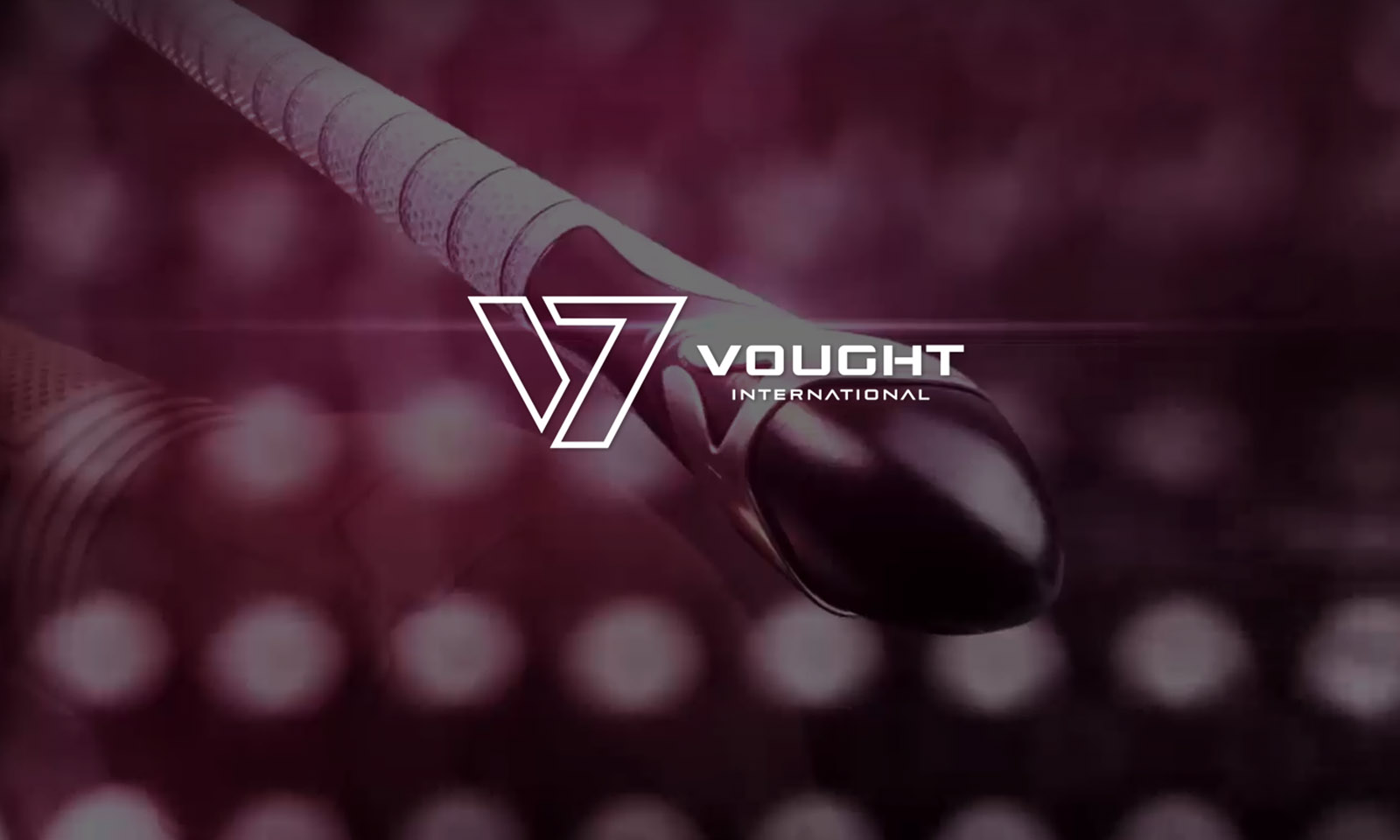 Imagem com logo da Vought International centralizada e um sex toy inspirado em The Boys ao fundo.